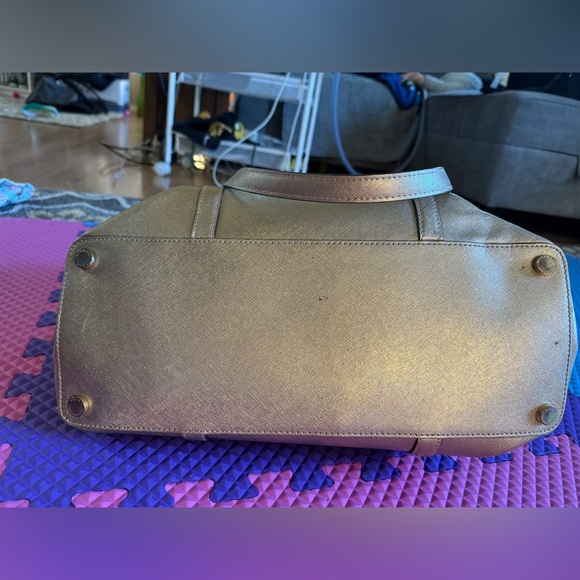 Micheal Kors gold large Bag - Picture 5 of 11